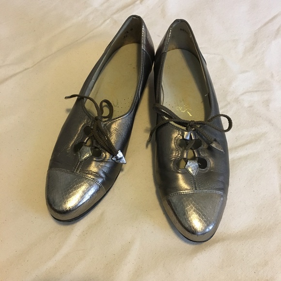 Mod metallic low heeled flats with laces - Picture 1 of 5